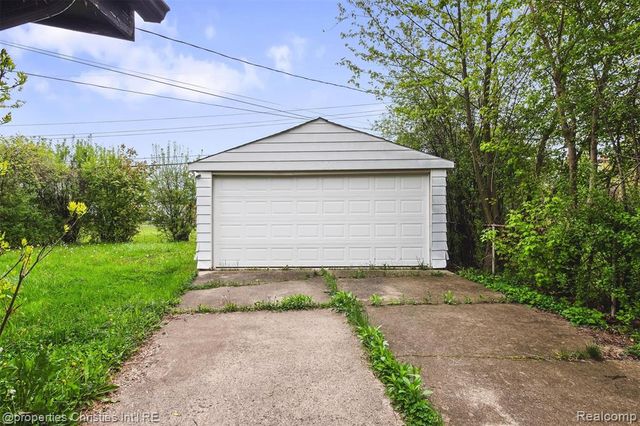 29464 Fairfax Street, Southfield, MI 48076