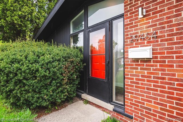 29464 Fairfax Street, Southfield, MI 48076