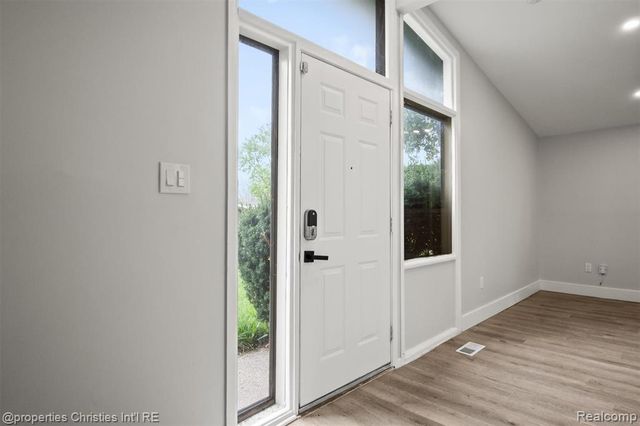 29464 Fairfax Street, Southfield, MI 48076