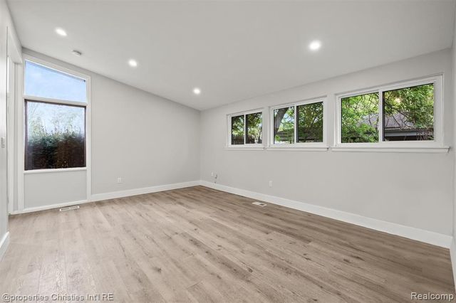 29464 Fairfax Street, Southfield, MI 48076