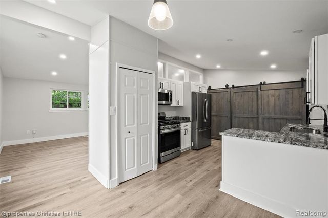 29464 Fairfax Street, Southfield, MI 48076