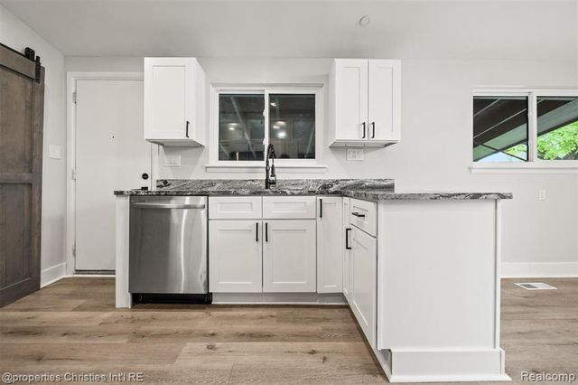 29464 Fairfax Street, Southfield, MI 48076