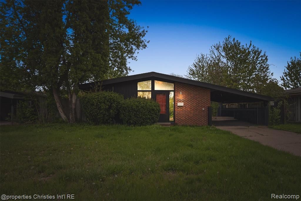 29464 Fairfax Street, Southfield, MI 48076