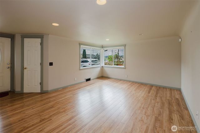 1125 S National Avenue, Bremerton, WA 98312