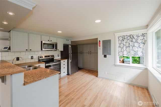 1125 S National Avenue, Bremerton, WA 98312