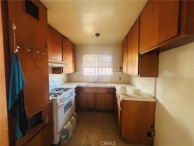 980 Yale, Los Angeles, CA 90012