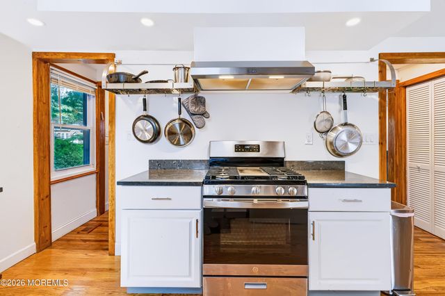 414 Roosevelt Avenue, Oakhurst, NJ 07755