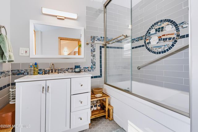 414 Roosevelt Avenue, Oakhurst, NJ 07755
