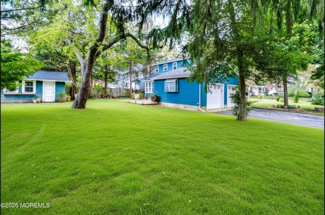414 Roosevelt Avenue, Oakhurst, NJ 07755