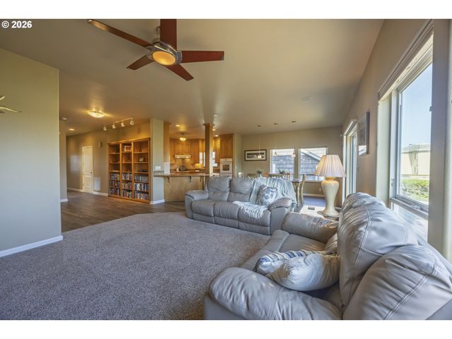1587 Nw 39TH St, Lincoln City, OR 97367