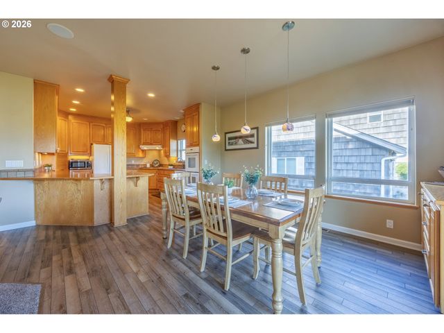 1587 Nw 39TH St, Lincoln City, OR 97367