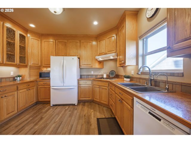 1587 Nw 39TH St, Lincoln City, OR 97367