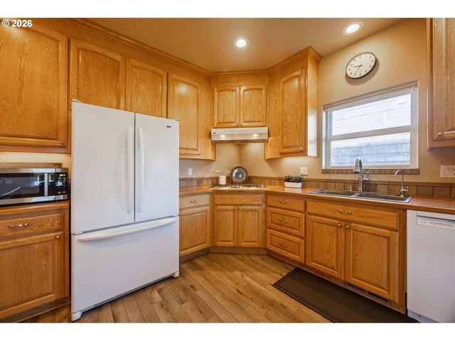 1587 Nw 39TH St, Lincoln City, OR 97367