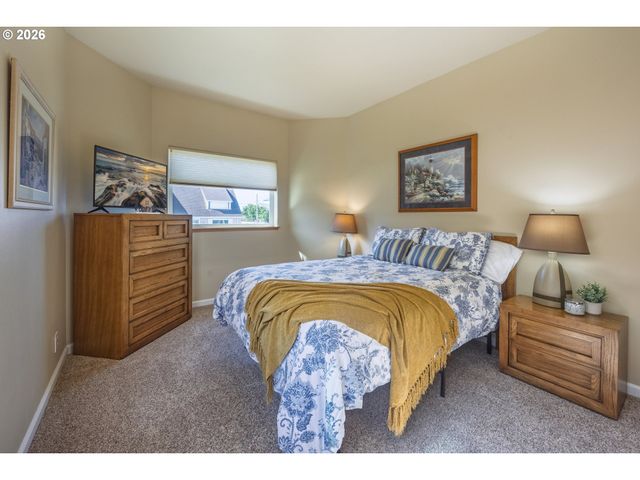 1587 Nw 39TH St, Lincoln City, OR 97367