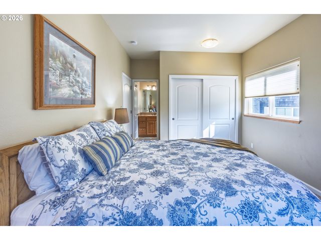 1587 Nw 39TH St, Lincoln City, OR 97367