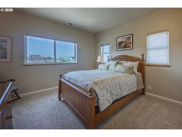 1587 Nw 39TH St, Lincoln City, OR 97367