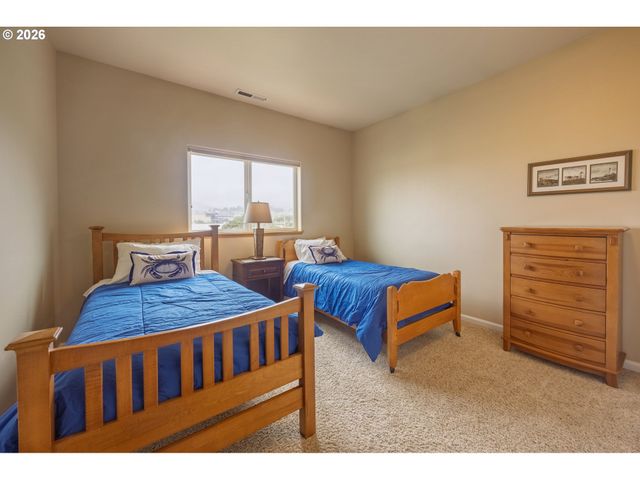1587 Nw 39TH St, Lincoln City, OR 97367