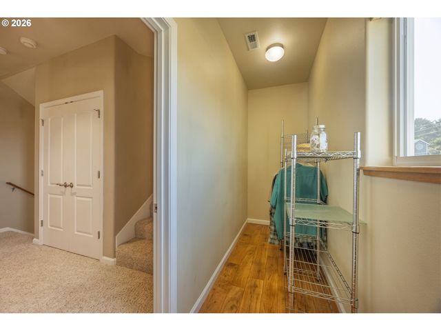 1587 Nw 39TH St, Lincoln City, OR 97367