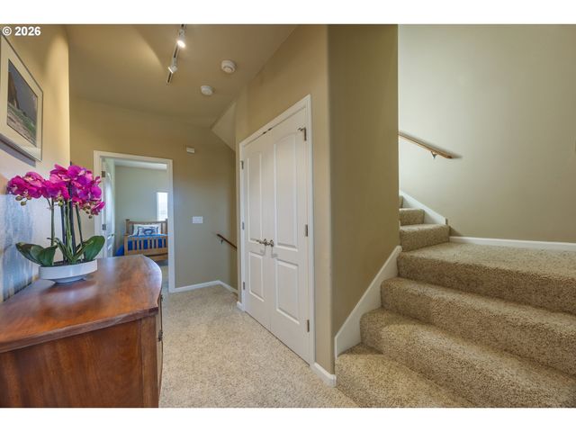 1587 Nw 39TH St, Lincoln City, OR 97367