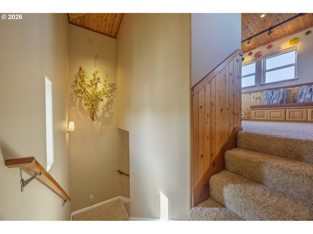 1587 Nw 39TH St, Lincoln City, OR 97367