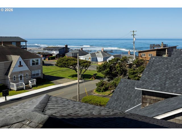 1587 Nw 39TH St, Lincoln City, OR 97367