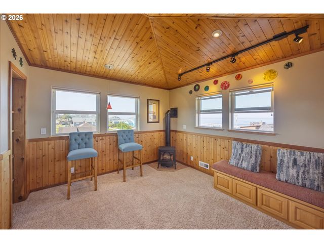 1587 Nw 39TH St, Lincoln City, OR 97367
