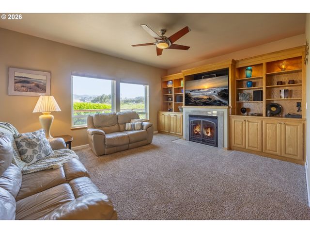 1587 Nw 39TH St, Lincoln City, OR 97367