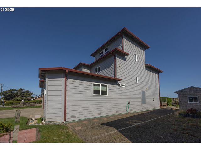 1587 Nw 39TH St, Lincoln City, OR 97367