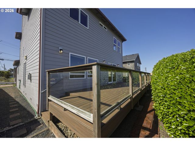 1587 Nw 39TH St, Lincoln City, OR 97367