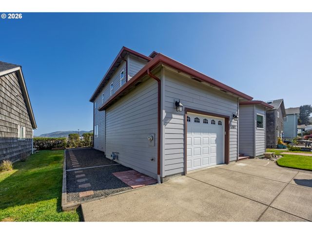 1587 Nw 39TH St, Lincoln City, OR 97367