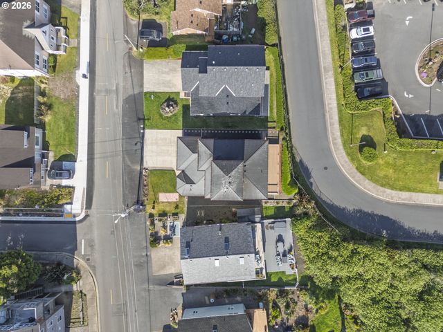 1587 Nw 39TH St, Lincoln City, OR 97367