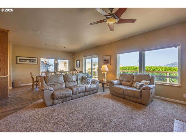 1587 Nw 39TH St, Lincoln City, OR 97367