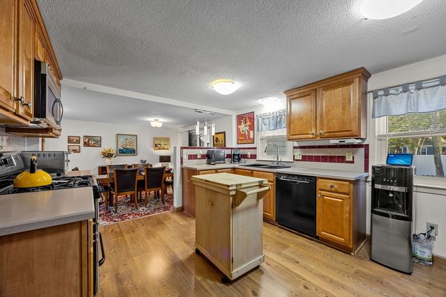 21 Brian Ln, Barnstable, MA 02601