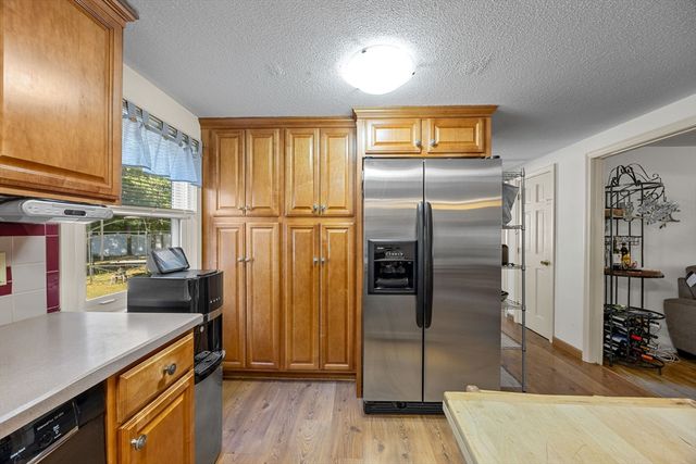 21 Brian Ln, Barnstable, MA 02601