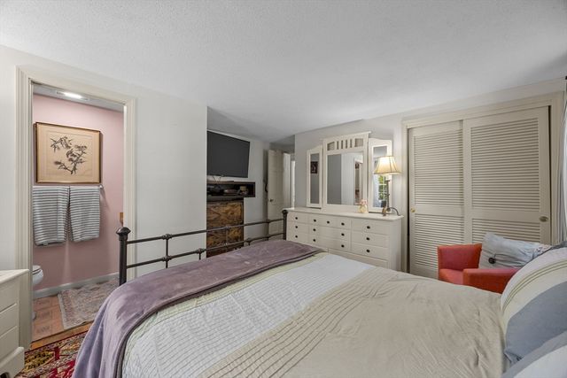 21 Brian Ln, Barnstable, MA 02601