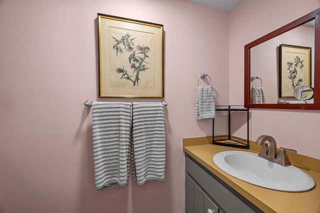 21 Brian Ln, Barnstable, MA 02601