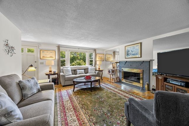 21 Brian Ln, Barnstable, MA 02601