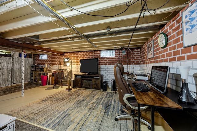 21 Brian Ln, Barnstable, MA 02601