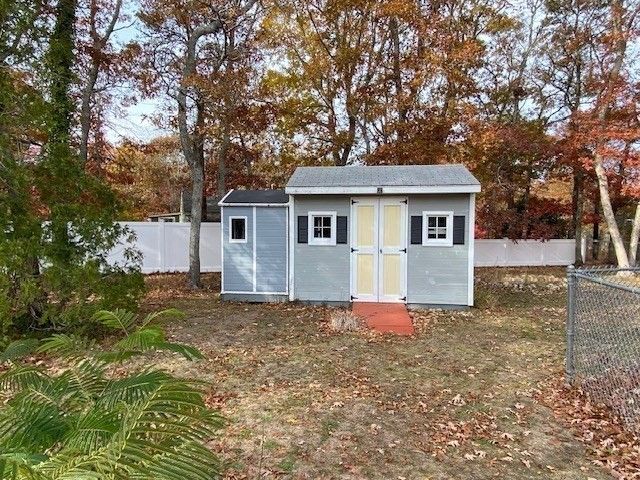 21 Brian Ln, Barnstable, MA 02601