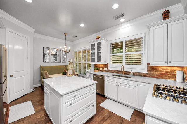 6302 Hermann Lake Drive, Houston, TX 77021