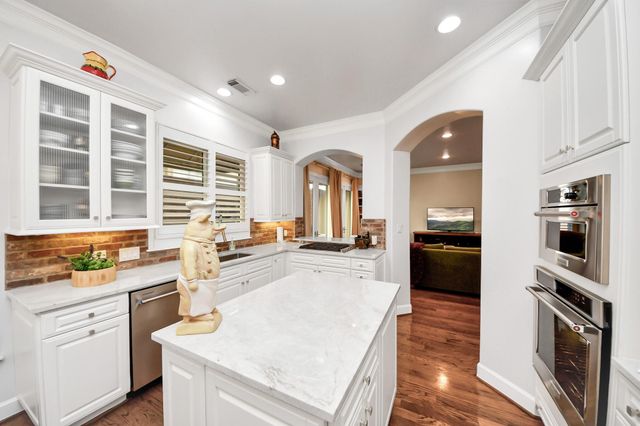 6302 Hermann Lake Drive, Houston, TX 77021