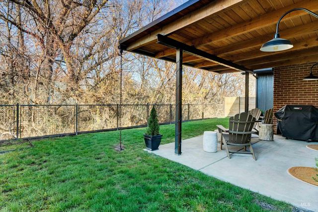 241 S Steel Farm Ave, Eagle, ID 83616