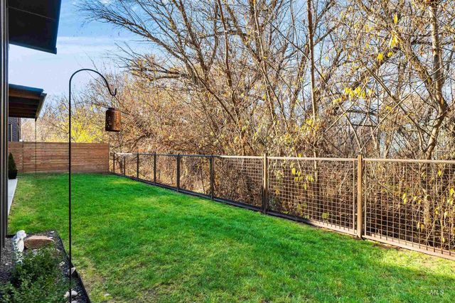 241 S Steel Farm Ave, Eagle, ID 83616