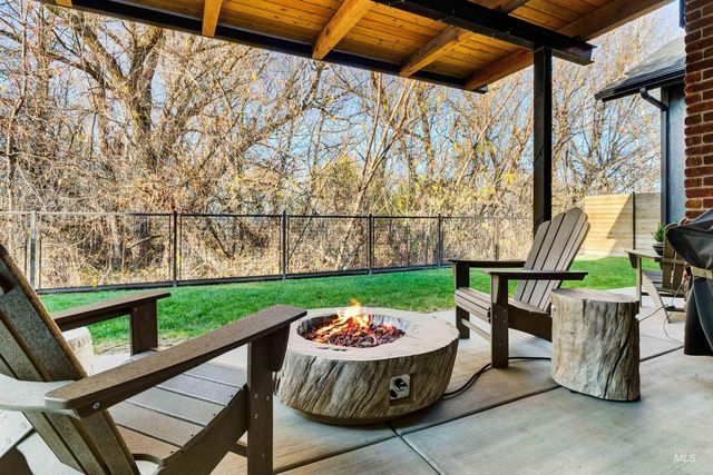 241 S Steel Farm Ave, Eagle, ID 83616