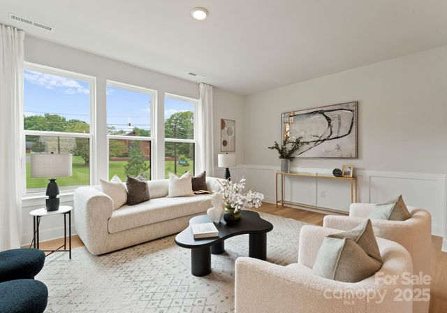 1519 W Rocky River Road, Charlotte, NC 28213