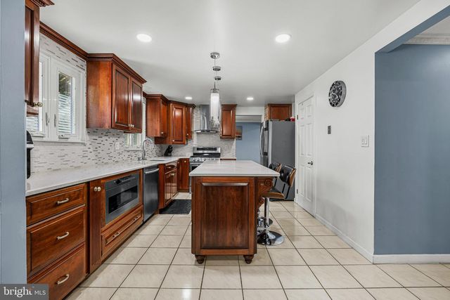 907 EDINBURG RD, Trenton, NJ 08690