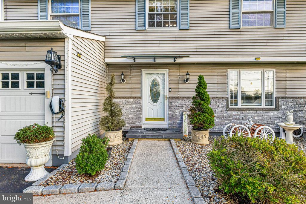 907 EDINBURG RD, Trenton, NJ 08690