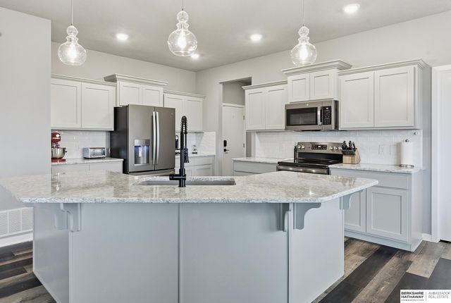 17706 Rampart Street, Omaha, NE 68136