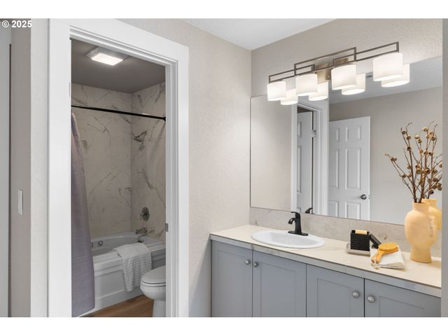 3240 Ne 29TH St, Gresham, OR 97030