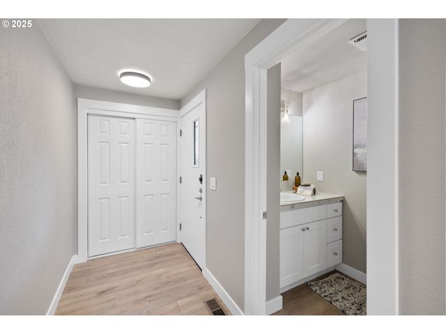 3240 Ne 29TH St, Gresham, OR 97030